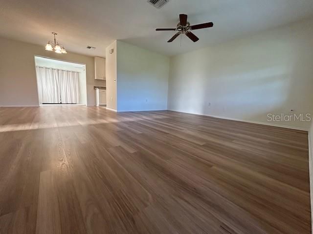 For Rent: $1,950 (2 beds, 2 baths, 1275 Square Feet)