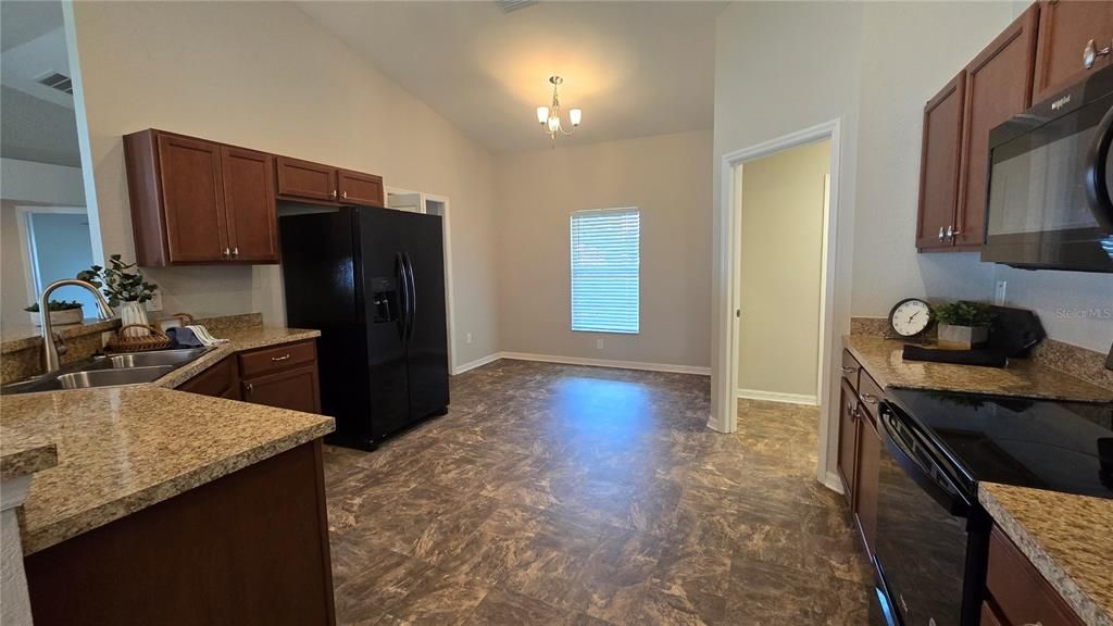 For Rent: $1,950 (3 beds, 2 baths, 1593 Square Feet)