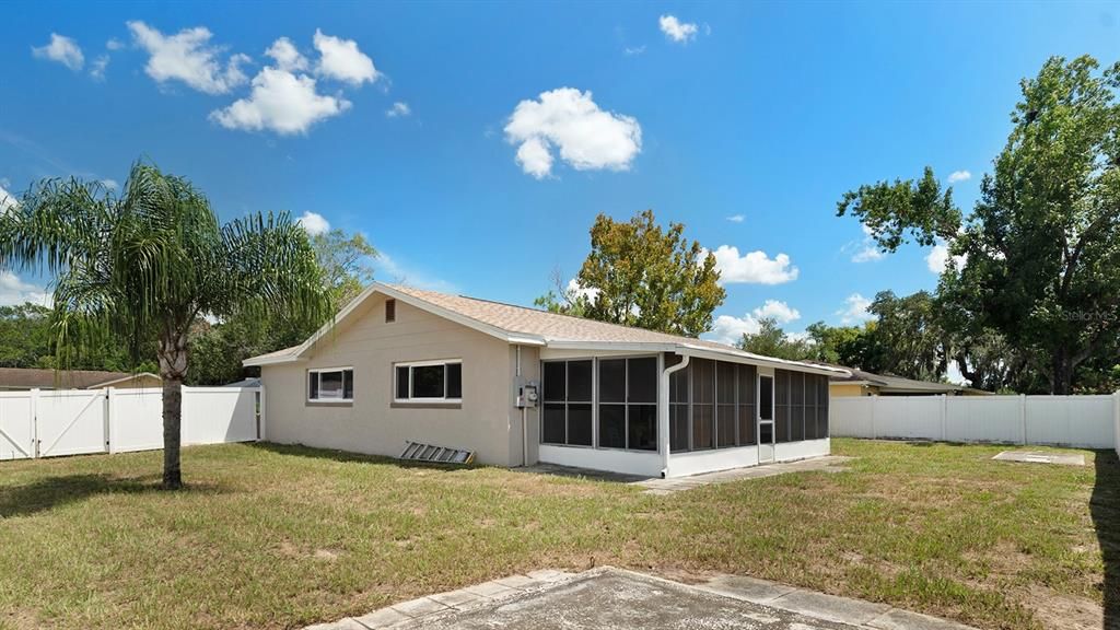 Active With Contract: $375,000 (3 beds, 2 baths, 1626 Square Feet)