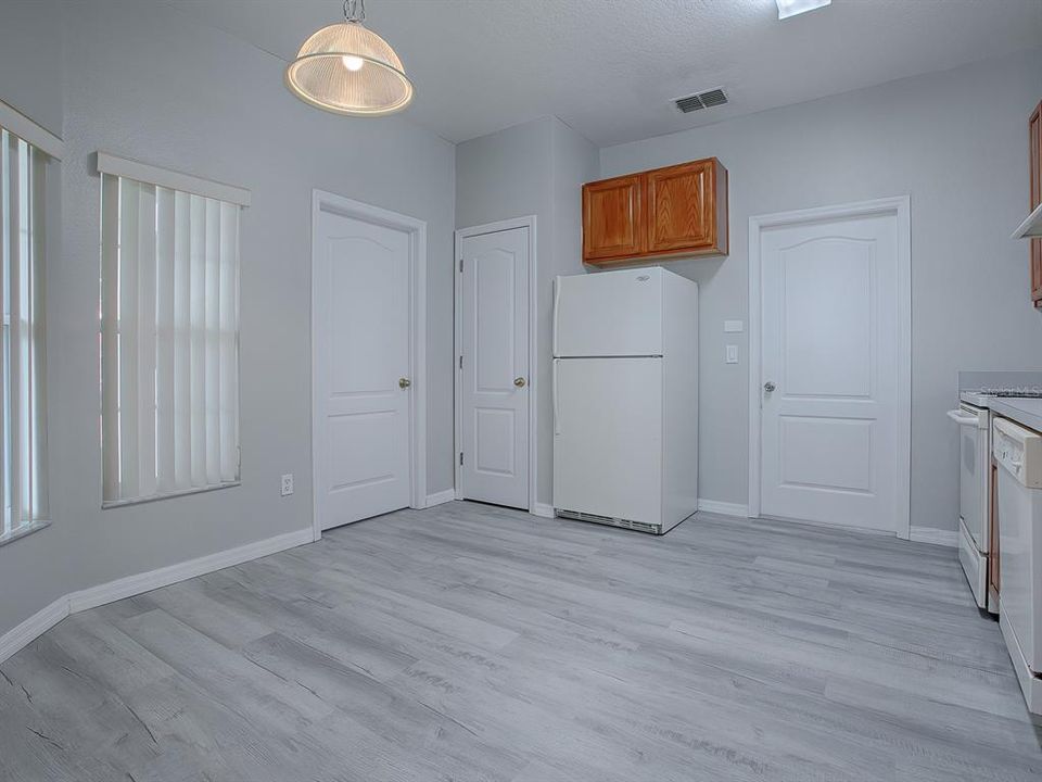 Active With Contract: $2,000 (3 beds, 2 baths, 1477 Square Feet)