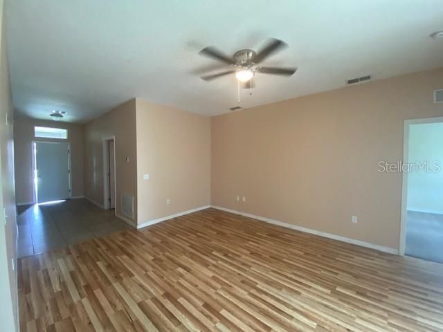 For Rent: $1,900 (3 beds, 2 baths, 1398 Square Feet)