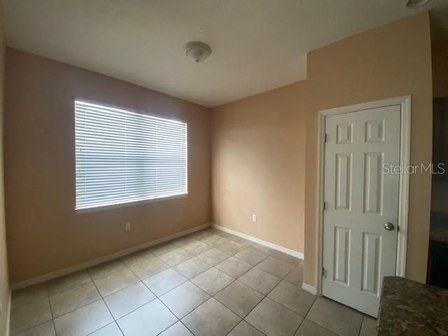 For Rent: $1,900 (3 beds, 2 baths, 1398 Square Feet)