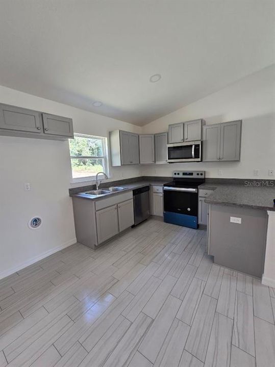 For Sale: $225,900 (3 beds, 2 baths, 1003 Square Feet)