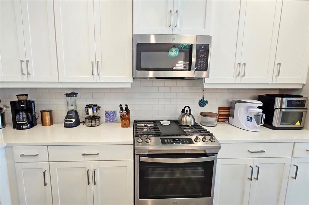 For Rent: $2,595 (2 beds, 2 baths, 1524 Square Feet)