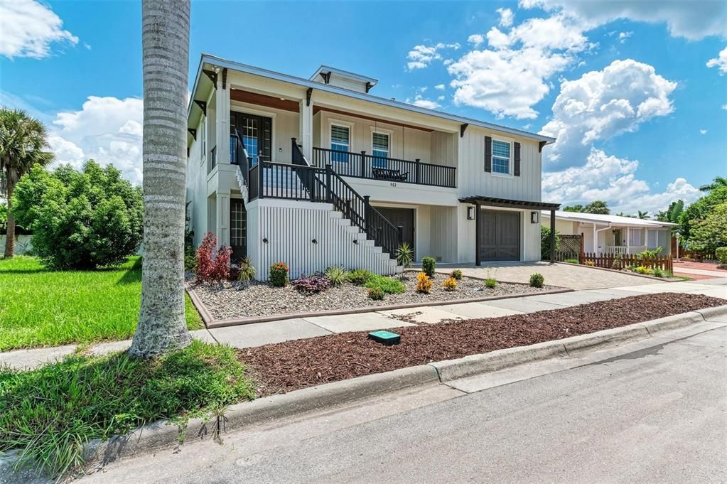 For Sale: $999,990 (3 beds, 2 baths, 2631 Square Feet)