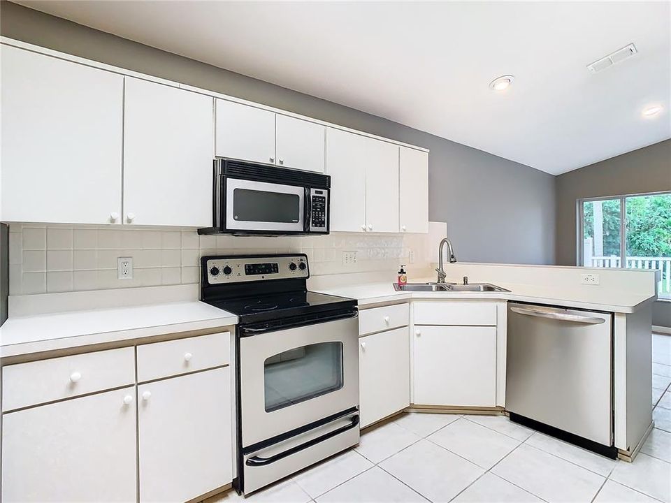 For Sale: $365,000 (3 beds, 2 baths, 1719 Square Feet)