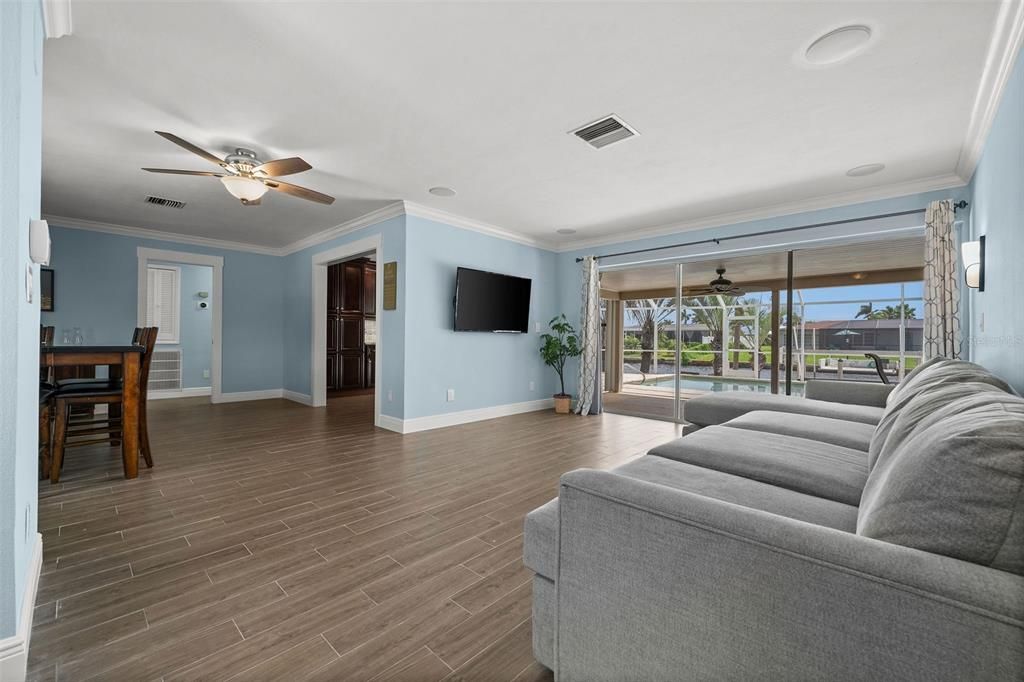 Open Concept Living. Plenty of room for family and friends to relax and to enjoy time together.