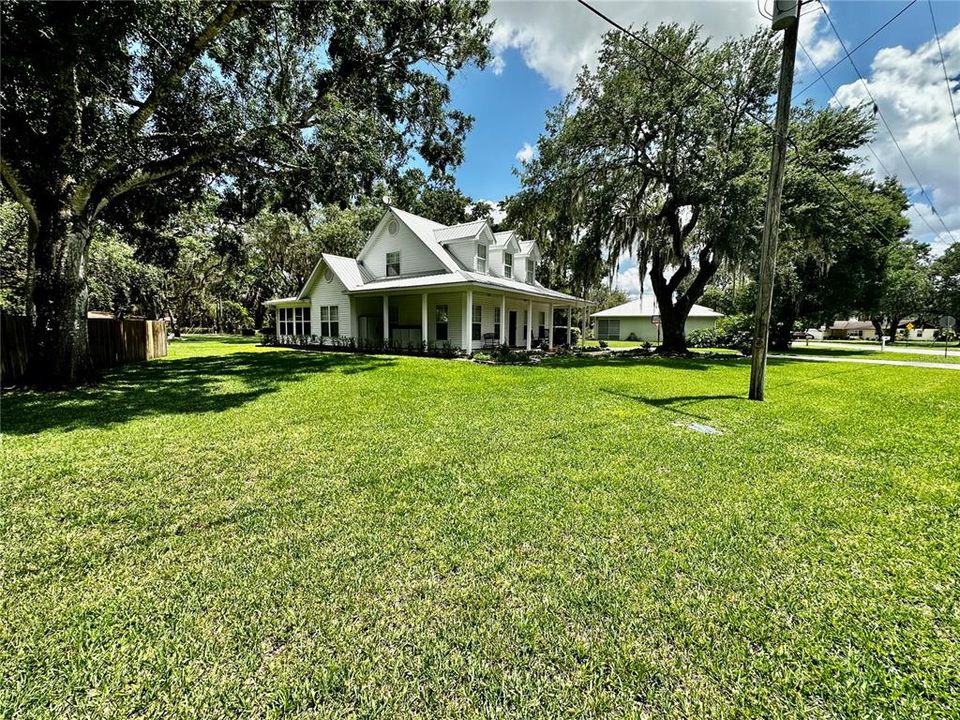 For Sale: $530,000 (3 beds, 2 baths, 3250 Square Feet)