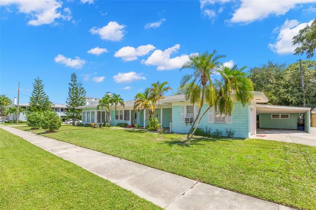 For Sale: $790,000 (3 beds, 3 baths, 1829 Square Feet)