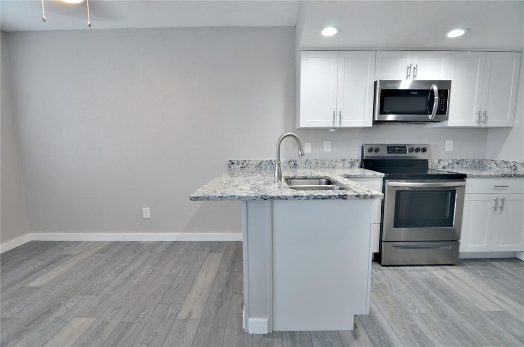 For Rent: $1,695 (2 beds, 2 baths, 700 Square Feet)