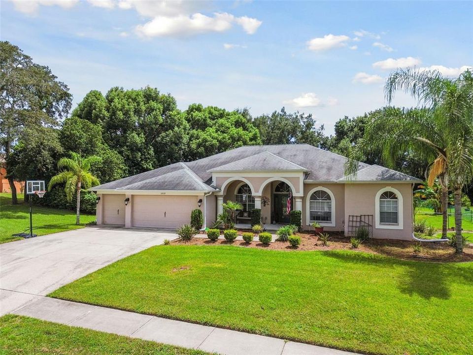 Active With Contract: $550,000 (4 beds, 3 baths, 2513 Square Feet)