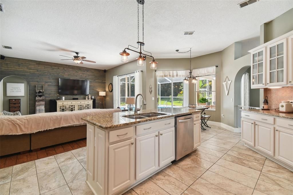 Active With Contract: $550,000 (4 beds, 3 baths, 2513 Square Feet)