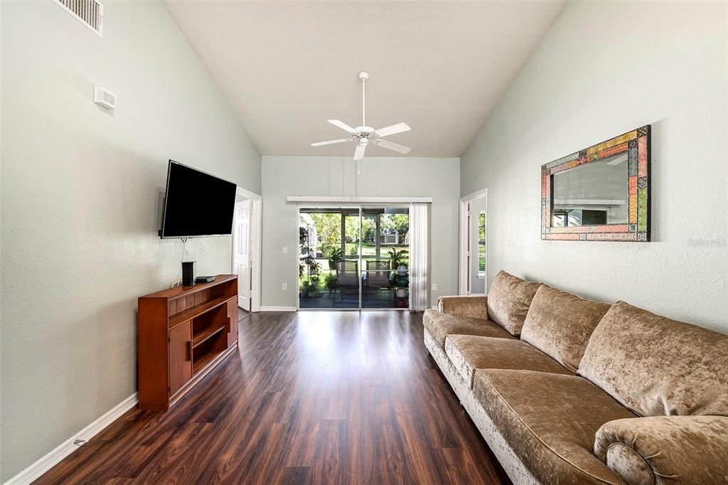 For Sale: $320,000 (2 beds, 2 baths, 1154 Square Feet)