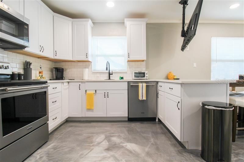 For Rent: $2,300 (2 beds, 1 baths, 1432 Square Feet)