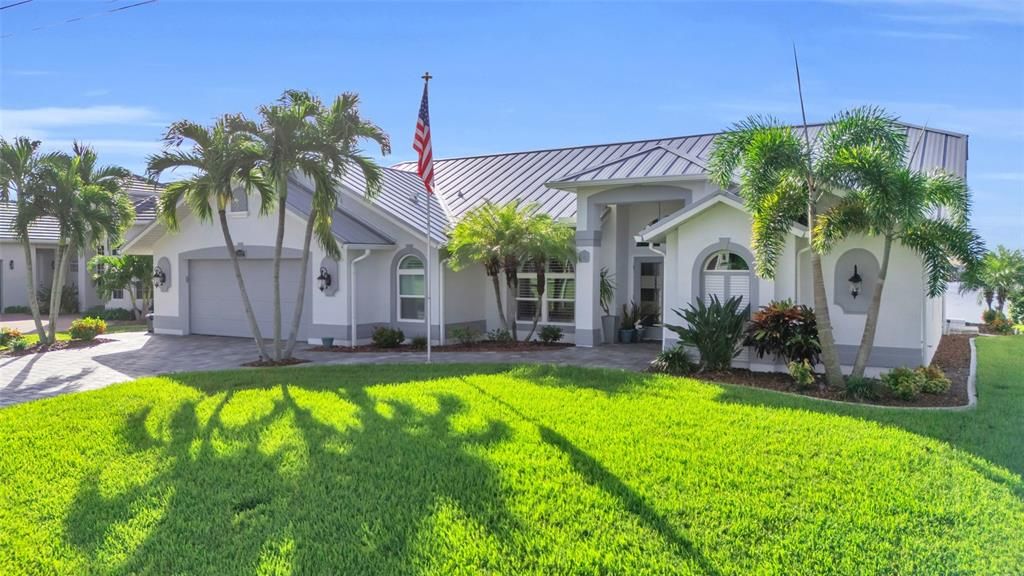 For Sale: $1,000,000 (4 beds, 2 baths, 2386 Square Feet)