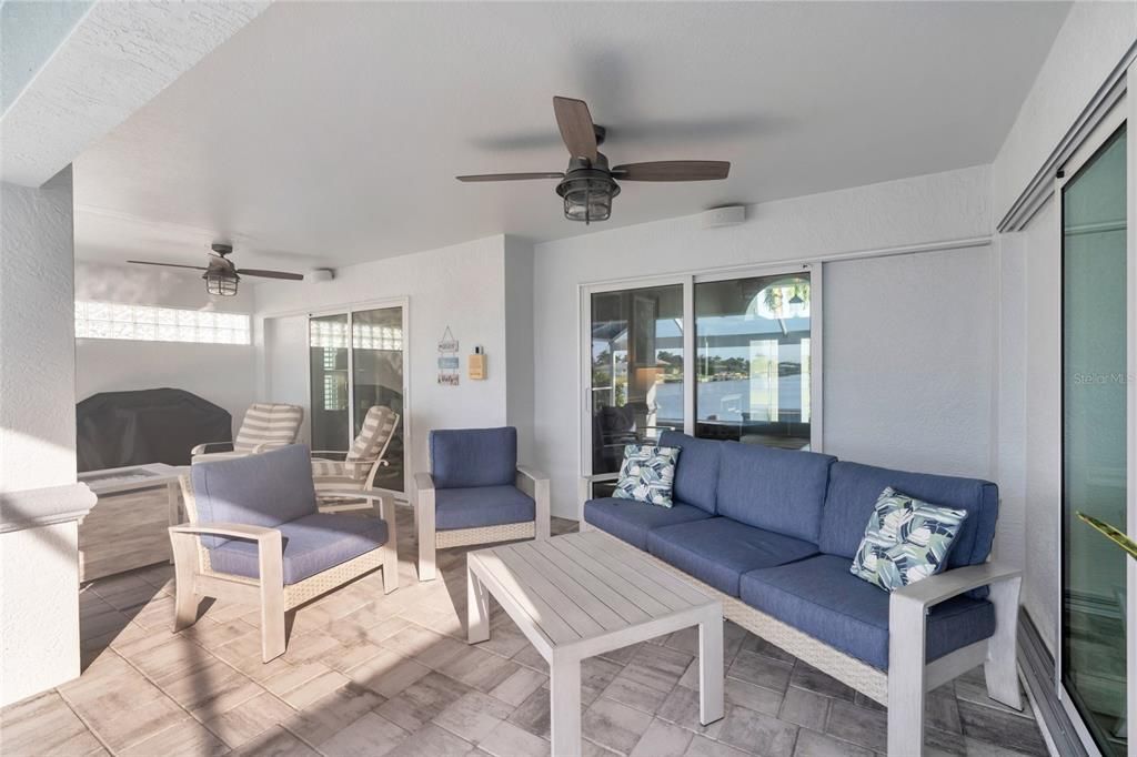 For Sale: $1,000,000 (4 beds, 2 baths, 2386 Square Feet)