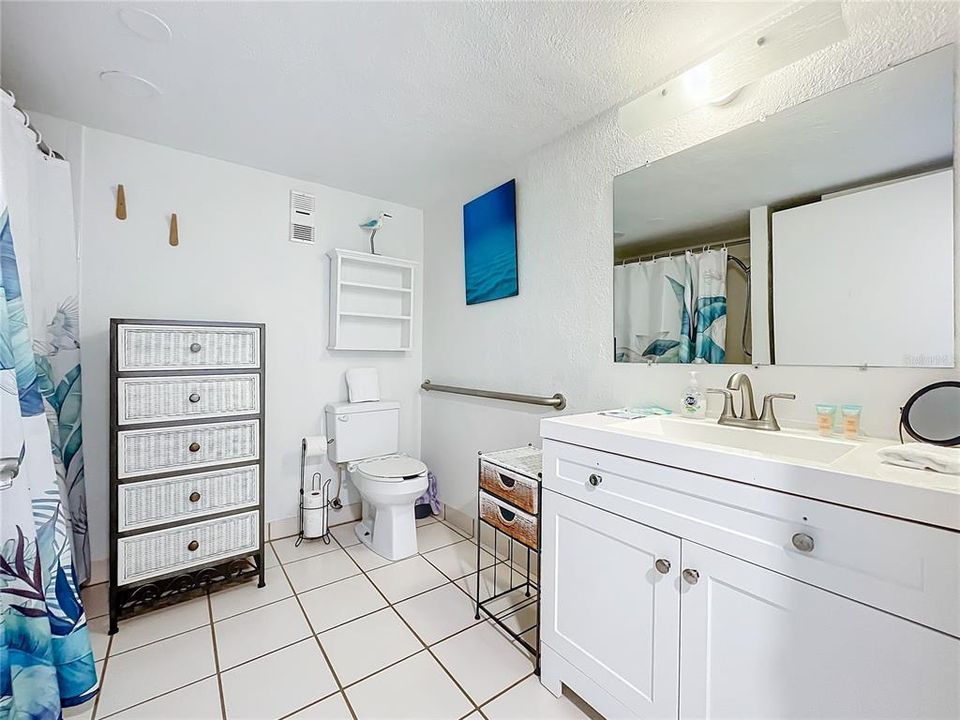 For Sale: $159,700 (1 beds, 1 baths, 352 Square Feet)