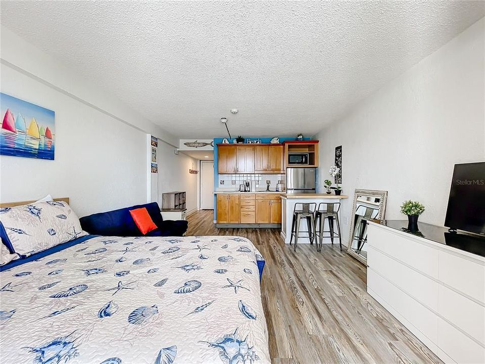 For Sale: $159,700 (1 beds, 1 baths, 352 Square Feet)