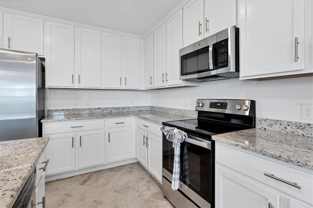 For Sale: $319,900 (2 beds, 2 baths, 1154 Square Feet)