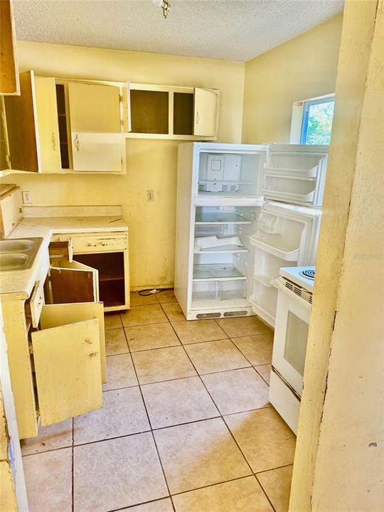 For Sale: $59,900 (1 beds, 1 baths, 480 Square Feet)