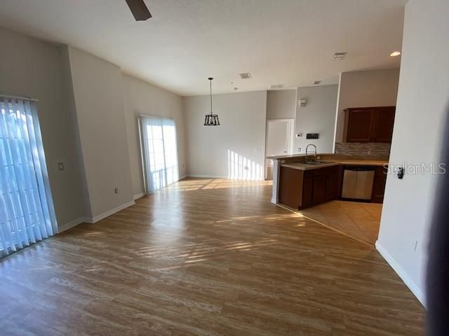 For Rent: $2,000 (2 beds, 2 baths, 1200 Square Feet)