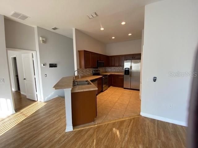 For Rent: $2,000 (2 beds, 2 baths, 1200 Square Feet)