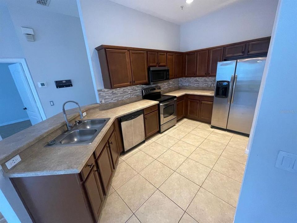 For Rent: $2,000 (2 beds, 2 baths, 1200 Square Feet)