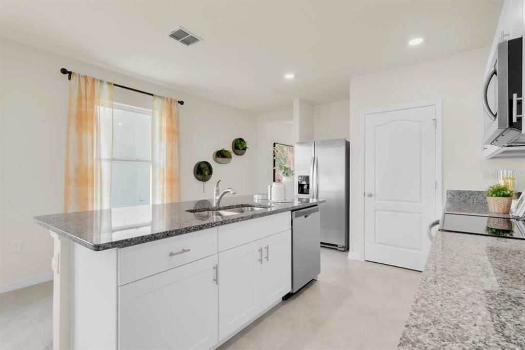 For Sale: $349,990 (3 beds, 2 baths, 1649 Square Feet)