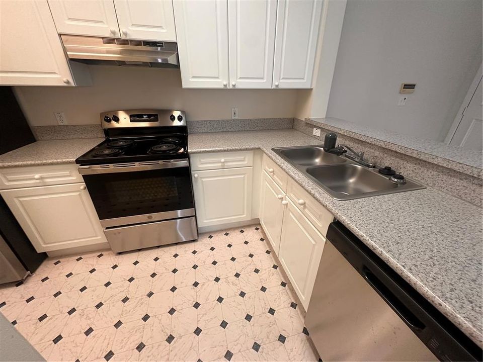 For Rent: $1,800 (1 beds, 1 baths, 773 Square Feet)