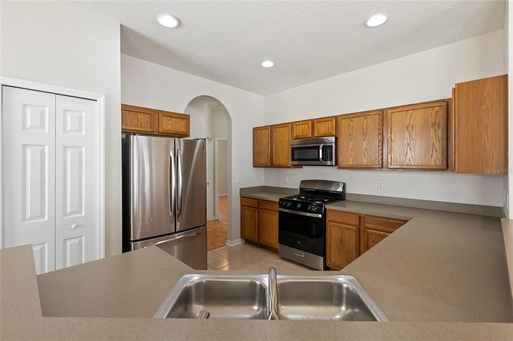 Active With Contract: $2,750 (3 beds, 2 baths, 1650 Square Feet)