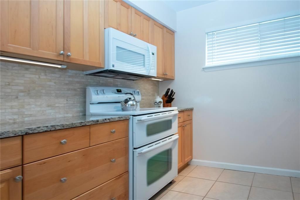 For Sale: $239,000 (2 beds, 2 baths, 1203 Square Feet)