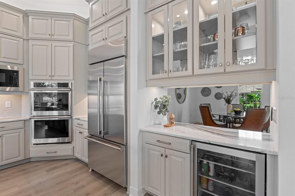 Expansive kitchen