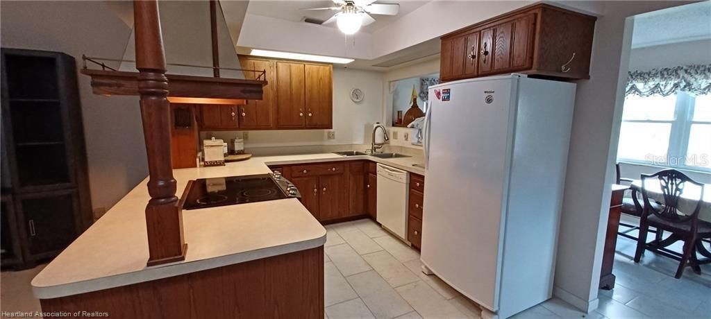 For Sale: $219,900 (2 beds, 2 baths, 1200 Square Feet)