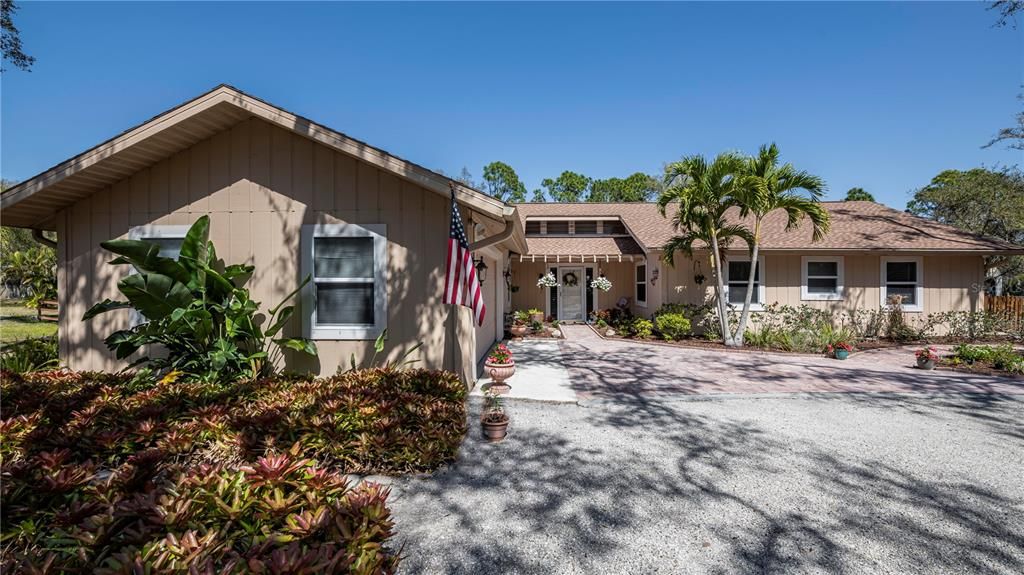 For Sale: $695,000 (3 beds, 2 baths, 1880 Square Feet)