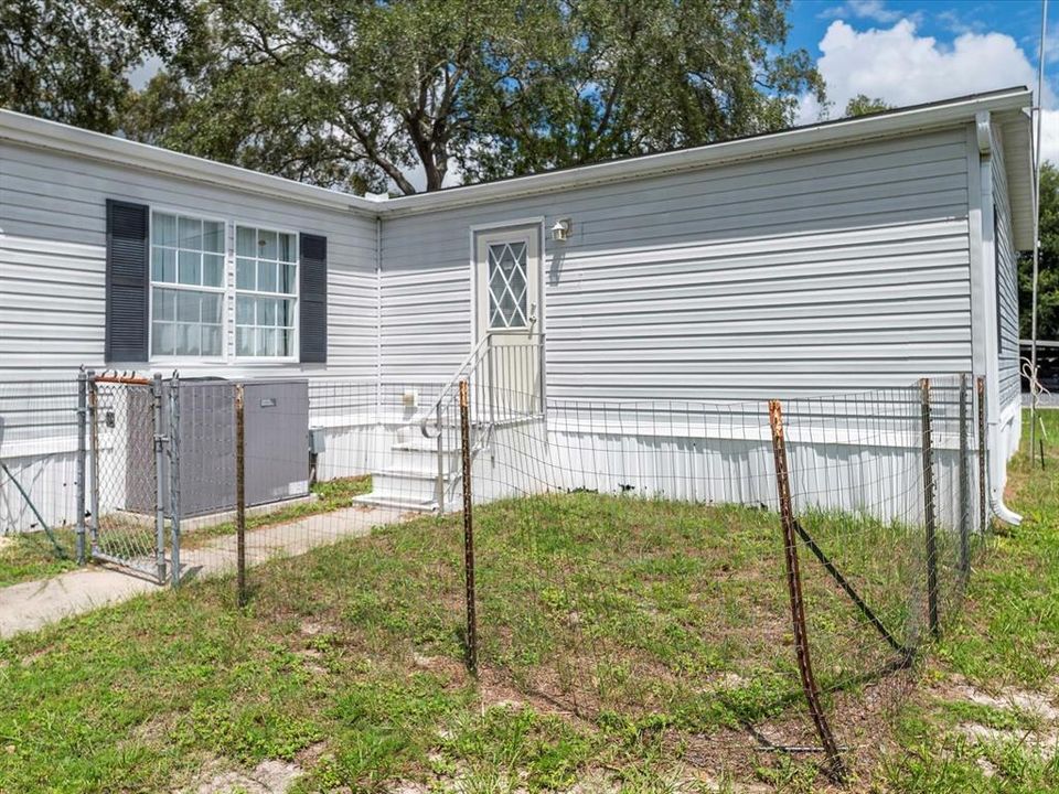 For Sale: $275,000 (3 beds, 2 baths, 2094 Square Feet)