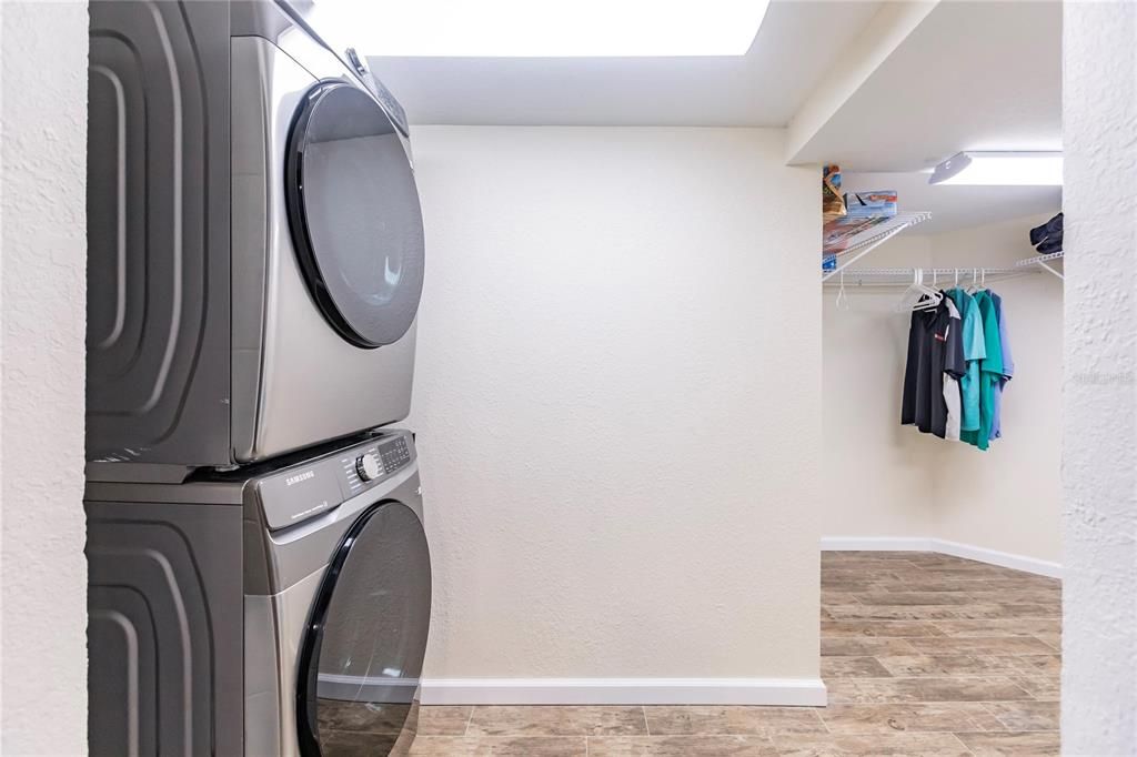 2ND BATH/LAUNDRY AREA