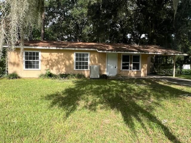 Recently Rented: $1,300 (3 beds, 1 baths, 984 Square Feet)