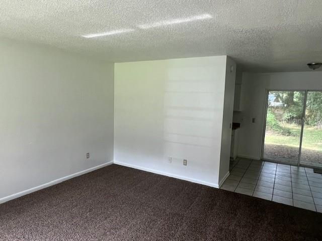 For Rent: $1,300 (3 beds, 1 baths, 984 Square Feet)