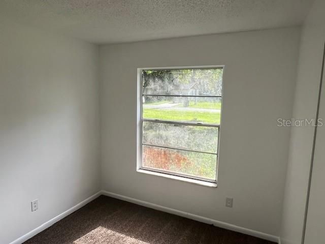 For Rent: $1,300 (3 beds, 1 baths, 984 Square Feet)