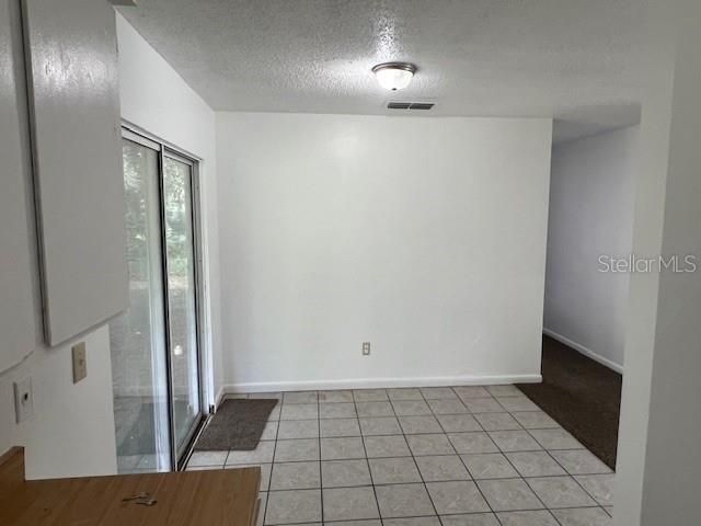 For Rent: $1,300 (3 beds, 1 baths, 984 Square Feet)