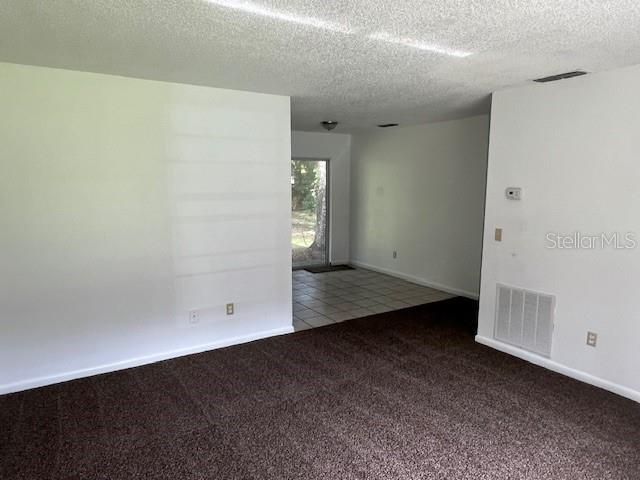 For Rent: $1,300 (3 beds, 1 baths, 984 Square Feet)