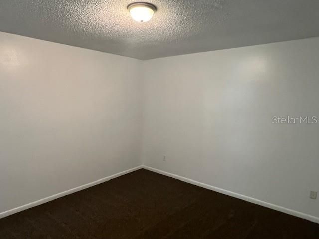 For Rent: $1,300 (3 beds, 1 baths, 984 Square Feet)