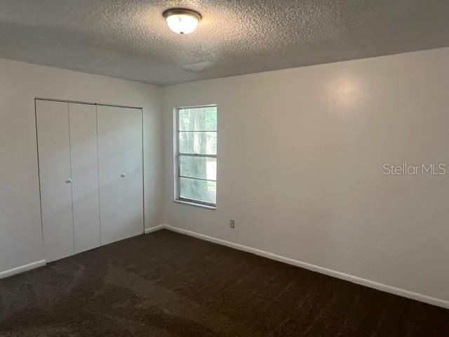 For Rent: $1,300 (3 beds, 1 baths, 984 Square Feet)