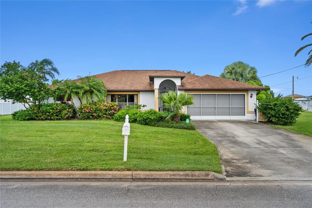 For Sale: $399,000 (4 beds, 2 baths, 1962 Square Feet)