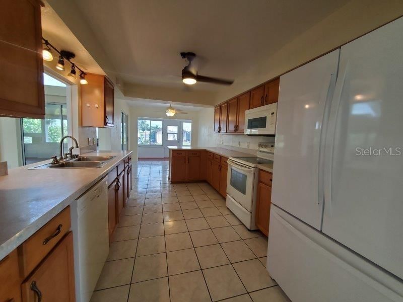 For Rent: $2,300 (4 beds, 3 baths, 2132 Square Feet)