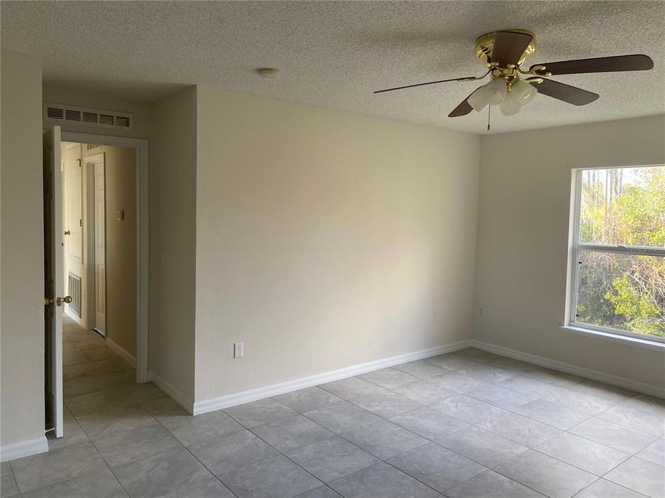 For Rent: $1,900 (4 beds, 2 baths, 2200 Square Feet)