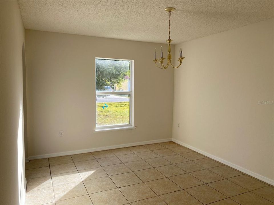 For Rent: $1,900 (4 beds, 2 baths, 2200 Square Feet)