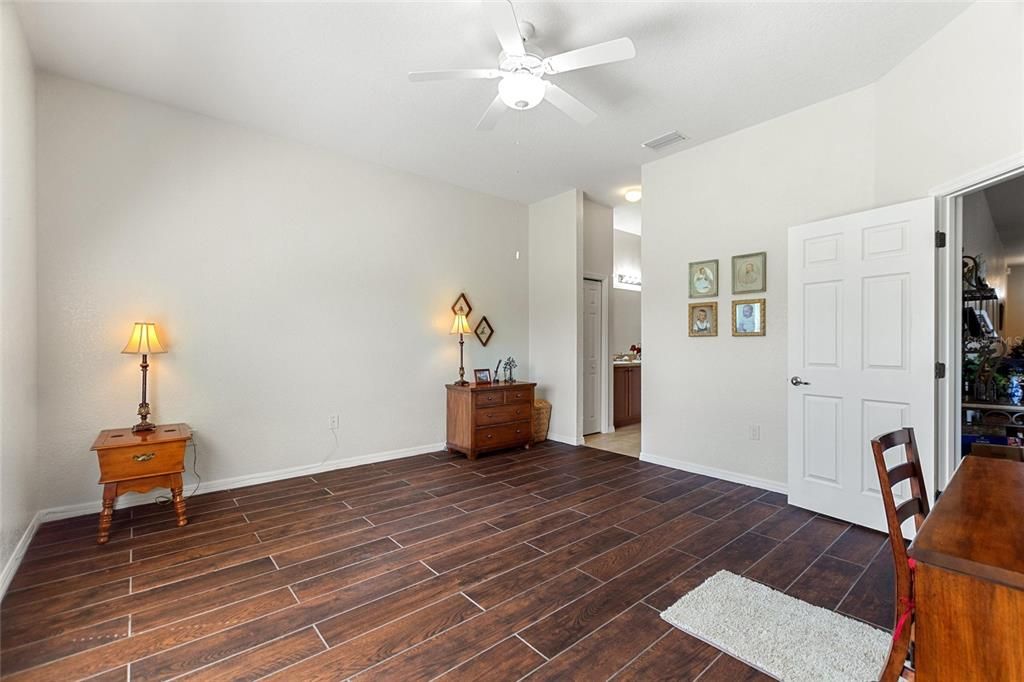 Active With Contract: $315,000 (3 beds, 2 baths, 1914 Square Feet)