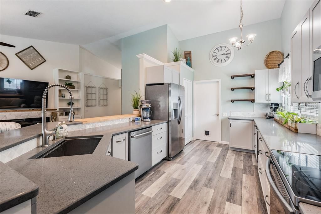 Active With Contract: $470,000 (3 beds, 2 baths, 1486 Square Feet)