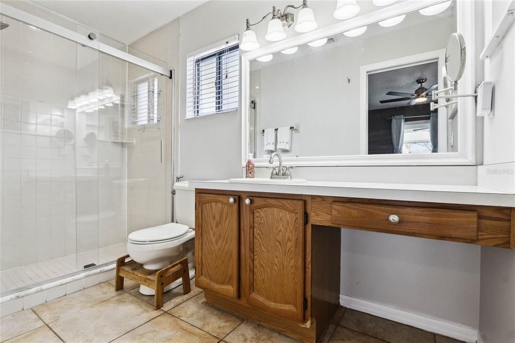 primary bathroom - 2078 Grasmere Dr